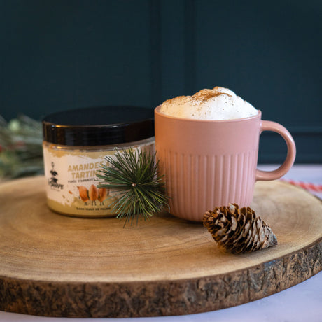 Bebida proteica quente de amêndoa